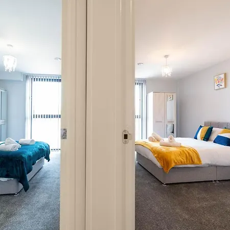Apartment New Build - 2 Bed Cosy Modern - Juliet Balcony - Roof Top Terrace - Digbeth, Centre - Free Netflix & Smart Tv *